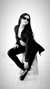 ScarletTorres black and white Gambar