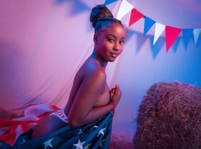 MichaelaCox 4 of july Pic 3