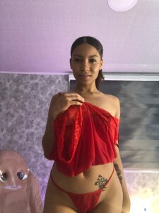 Britthanyy Public Pic 5