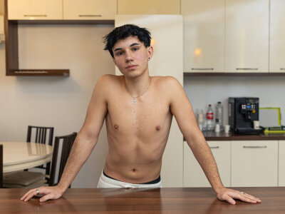 DamianBryson Shirtless Pic