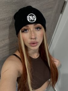 MissCarliFoxx Public Pic 4