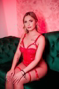 AvaGianna Public Pic 6