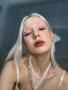 RanyThomson Beauty makeup Pic