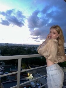 AlysaMeow Public Pic 3