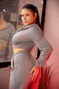 ValeriaMonetのa little more of meの 4枚の写真