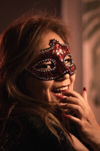 MelaniaKnauss Masked and sexy Gambar 6