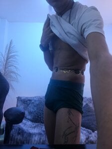 AngelRonson_ Public Pic 2