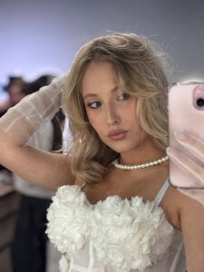 Blonde_Pickme Public Gambar 4