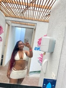 Mishell_Daza_ Public Billede 3