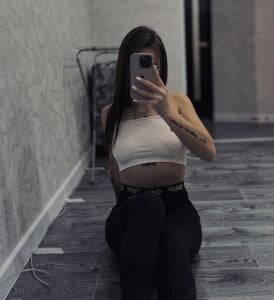 All black sporty look 🖤 de MeantWeek  Imagens