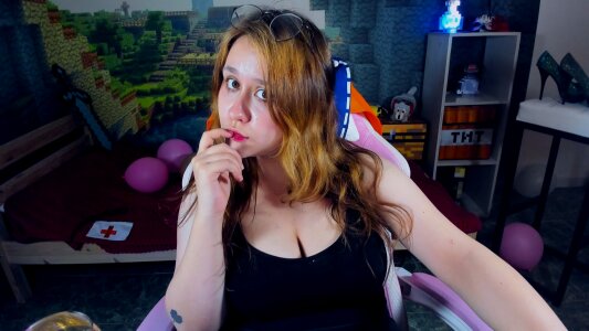 JudithEverly A sexy elf awaits your cuddle. зображення 5