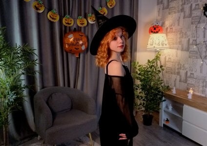 TiannaBorlace little witch Vanessa Fotka 2