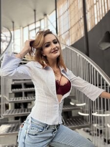 CataleyaKirk kullanıcısının Staircase fun and chill 👑 albümü -  6 fotoğraf