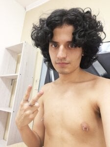 SamiSaturno I'm just a pretty boy  3টি ছবি