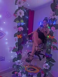 carol_20 sexy feet Pic 3