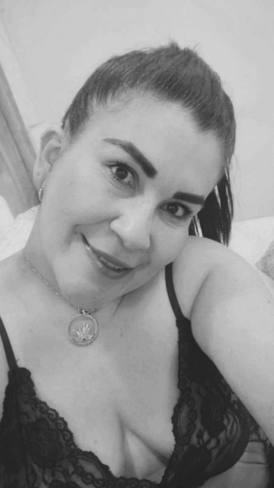 AriannaAdames-এর ট্রেন্ডিং  9909টি ছবি