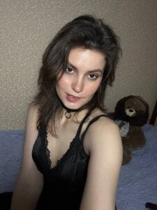 MeliLind Black Pic 2