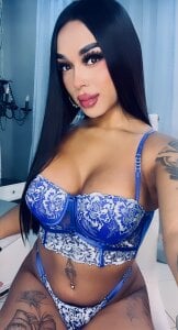 tinaqueen_noa One of my favorite colors 💎 Foto 3