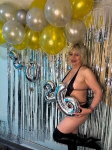 KLOE_PIELL kullanıcısının Fireworks in my bed! 🎆🍑 albümü -  5 fotoğraf