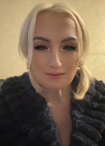 Angela_37 Public Pic 4