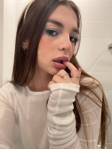 LauraHansil kullanıcısının I like different jewelry made of stones, this time I decided to wear a headband made of pearl☺😚 albümü -  2 fotoğraf