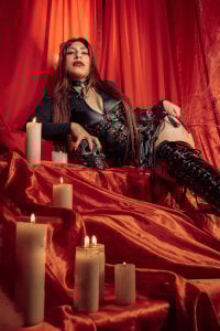 AlisonCold THE QUEEN OF LATEX Pic 4