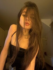 YvonneRobes 🖤🎵 Pic 3