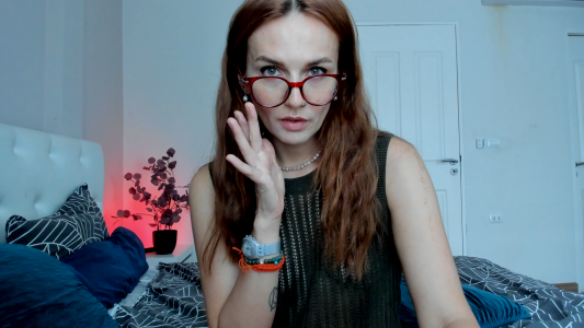 BritneyHall Public Immagine  2