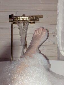 TinaDavil wet feet Fotka 2