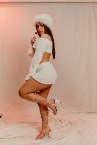 AshleyCampbell_ white Pic 7