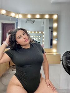 yaragarcia Sweet and juicy!🍑🔥 Pic 3