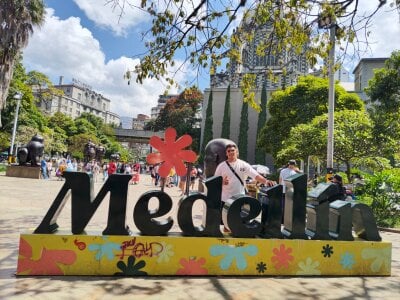 Hiroshi_ShenのI'M SHOWING YOU MEDELLIN, COLOMBIA😍💥🌹の 7枚の写真