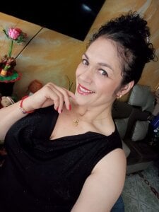 Aliciia_cute1 Enjoying the day a little because Christmas is almost there I wait for my gift Pic 5