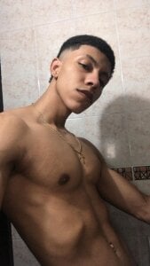 RickyEbony Do you like the view from down there? Foto 2