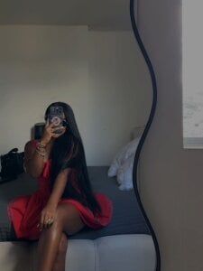 belkis_millsのLady in redの枚の写真