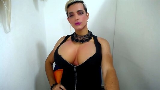 lunabigcock new look sexy Pic