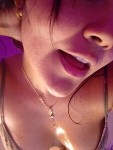 VioletteCourt S M I L E Pic 2