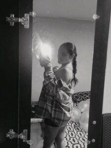 Auroraa_Pink Public Pic 3