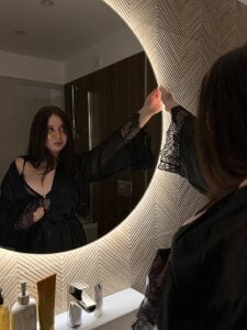 Blush_Beauty__Late night vibes😏图片 3