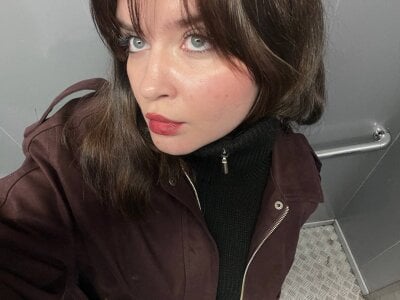 LanaTreades Public Pic 5