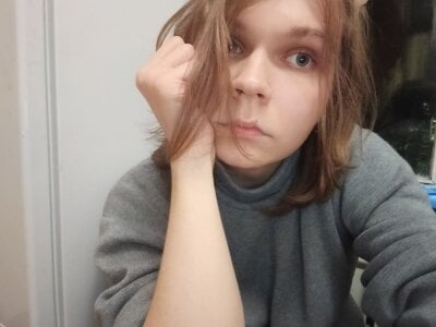 LoralAvery Public Kuva 4