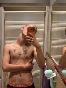 Cristian_Delgado Before showeR Pic 3