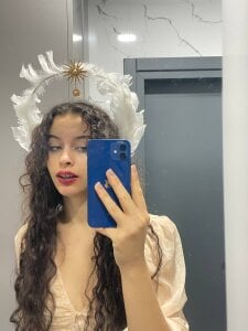 I'm your little angel girl whose pussy is wet and delicious juice flows from her💦😘😛 de NikaBliss  4 Imagens