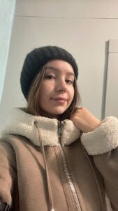 LisaSmiths It's rainy today, but I don't despair. Check out my smile :) Pic 2