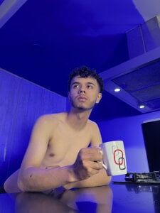 MikhelLennox Public Poză