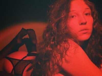 lea_belle_ kullanıcısının Red Light albümü -  fotoğraf