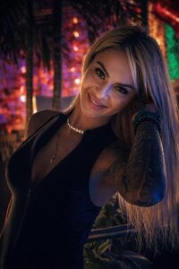 TiffanyMaze Zoomed in on the smile that only shows up when you’re around 😍 사진 3