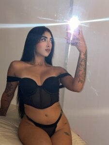 AriRobert_ A sexy selfie Pic 2