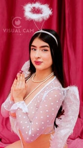 EmiliClarke Happy Valentine's Day!💖✨ Pic 6