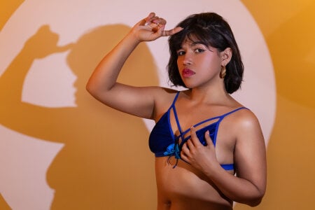 NaiirobiSwan Between petals and skin Pic 3